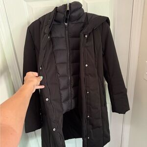 Elegant Black Hooded Puffer Coat